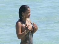 Christina Milian w zmysłowym stroju kąpielowym